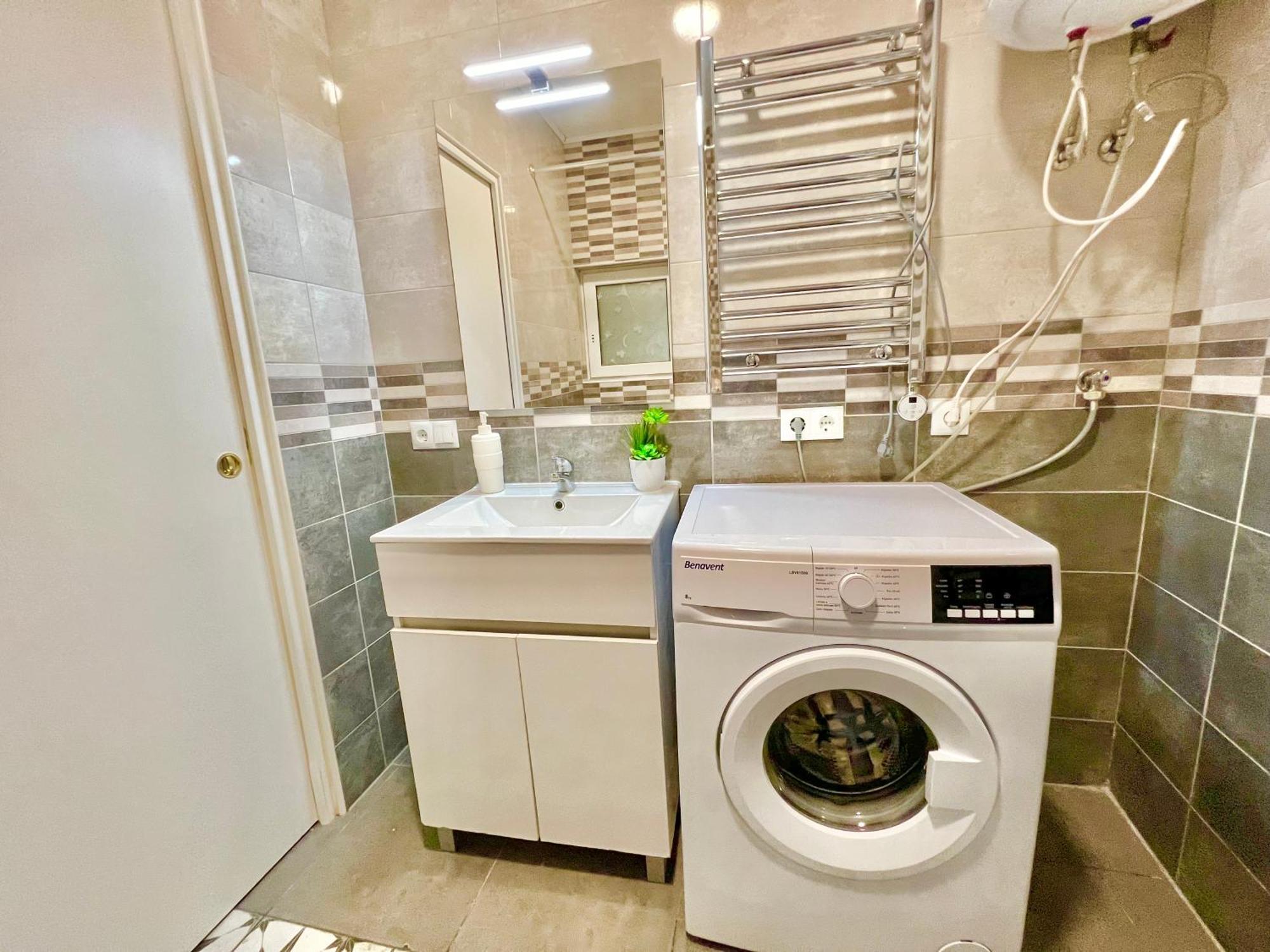 Cozy Suite apartment, WiFi! Santa Coloma de Gramanet Buitenkant foto