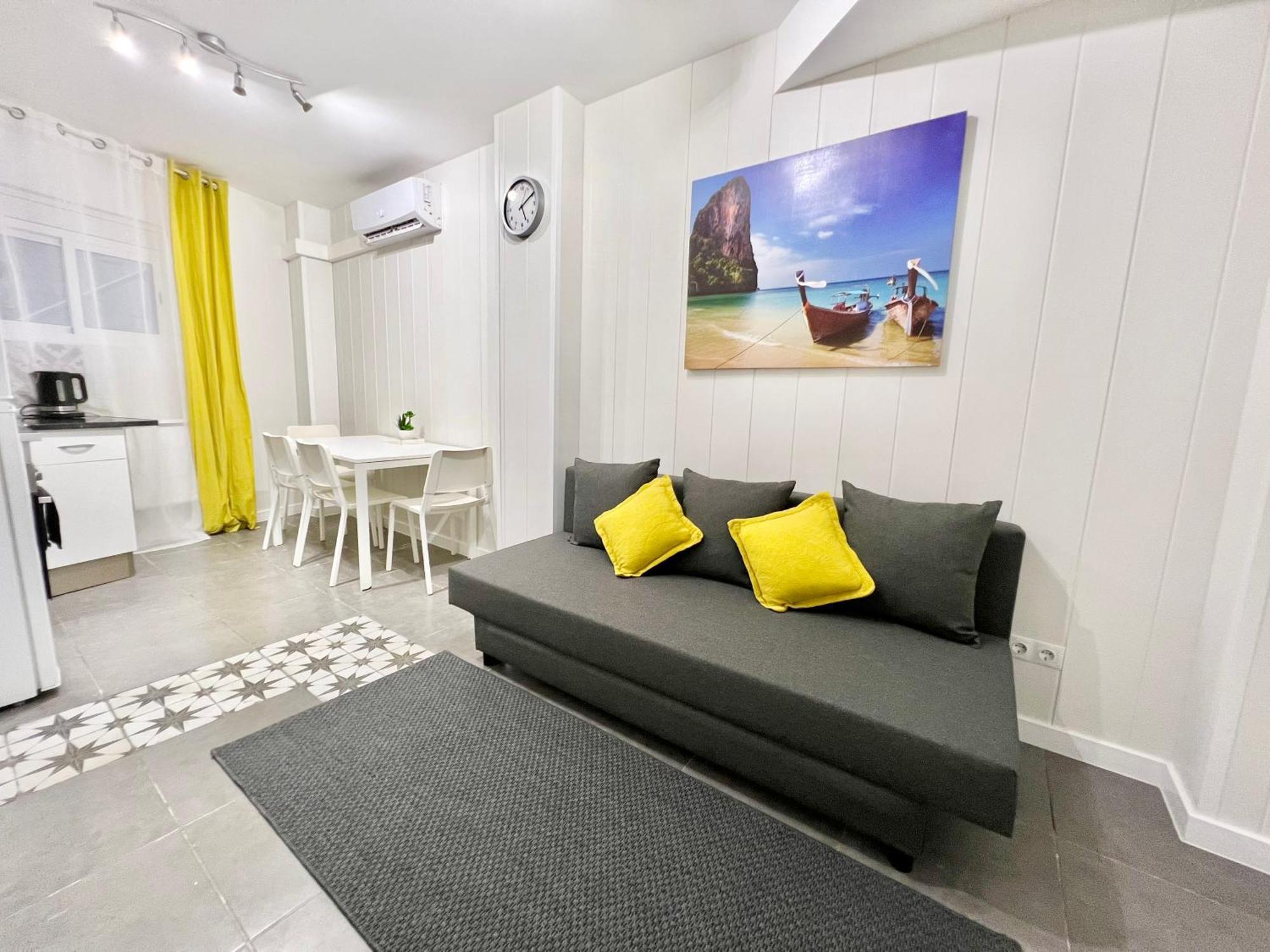 Cozy Suite apartment, WiFi! Santa Coloma de Gramanet Buitenkant foto