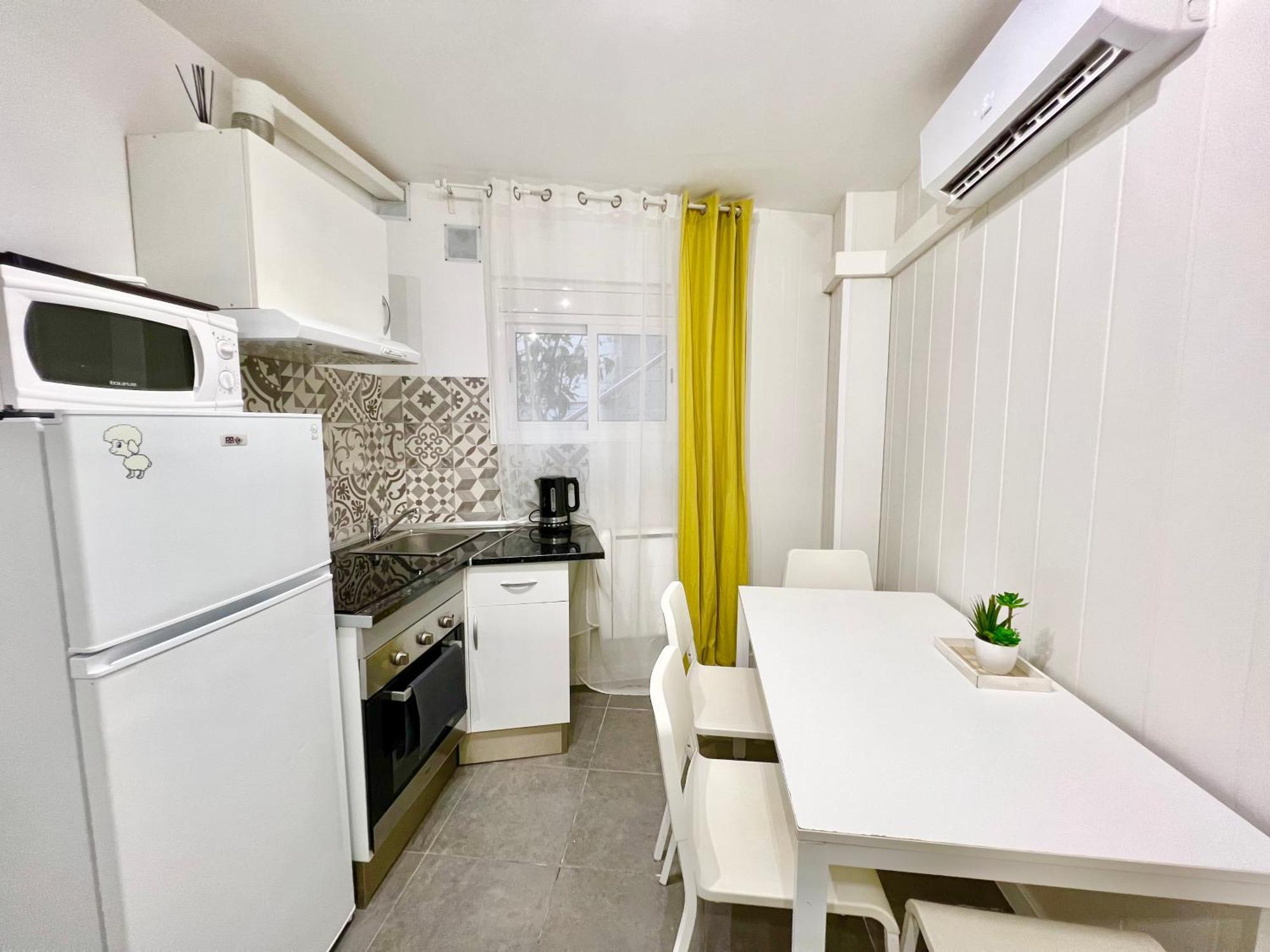 Cozy Suite apartment, WiFi! Santa Coloma de Gramanet Buitenkant foto