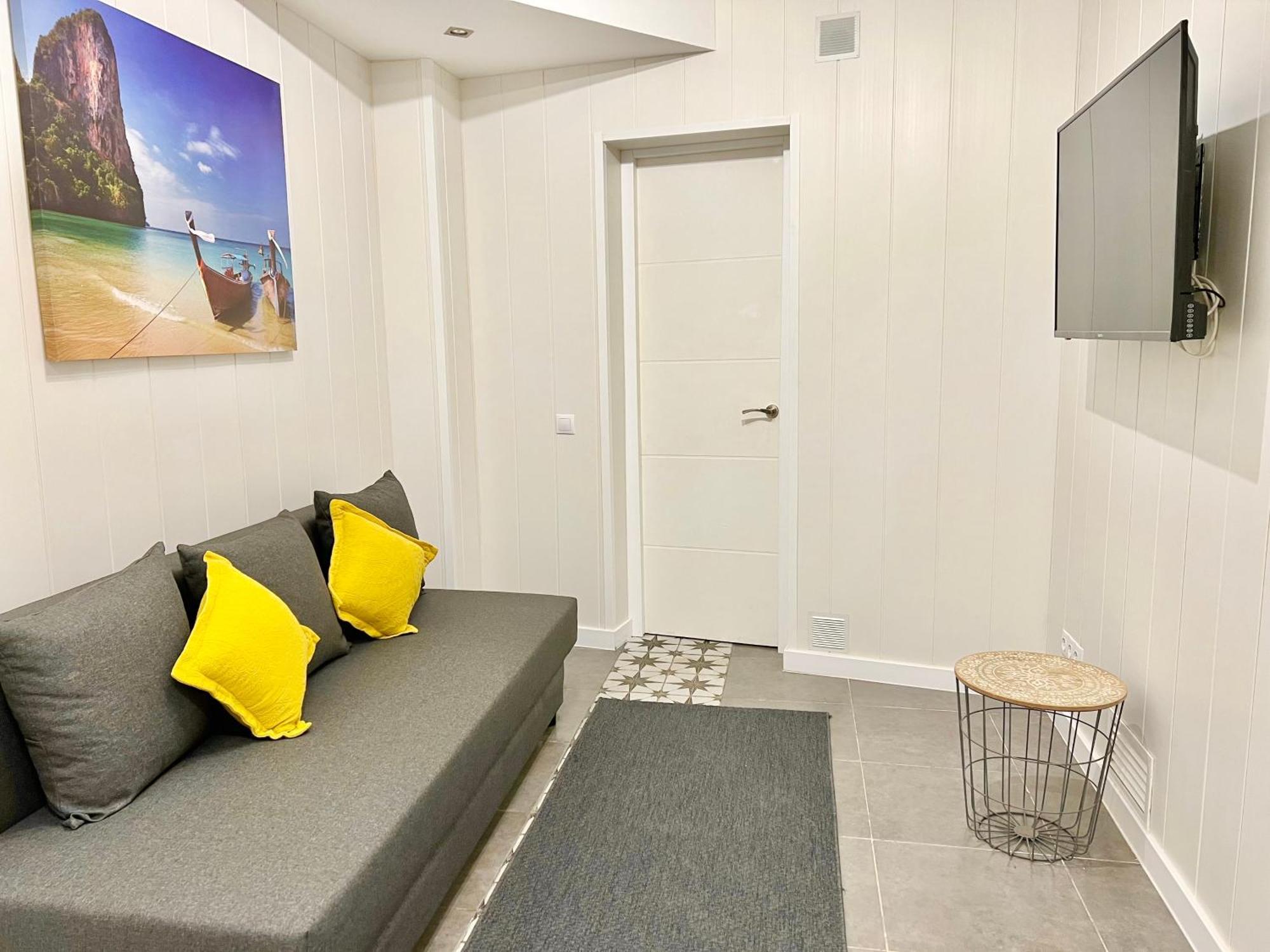 Cozy Suite apartment, WiFi! Santa Coloma de Gramanet Buitenkant foto