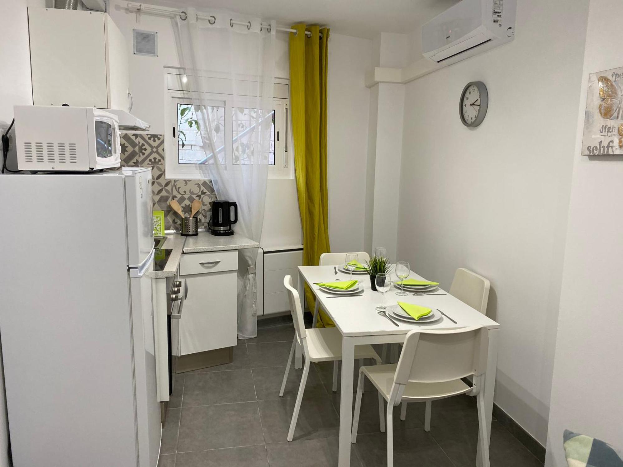 Cozy Suite apartment, WiFi! Santa Coloma de Gramanet Buitenkant foto